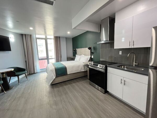 Suite with city view Photo 5